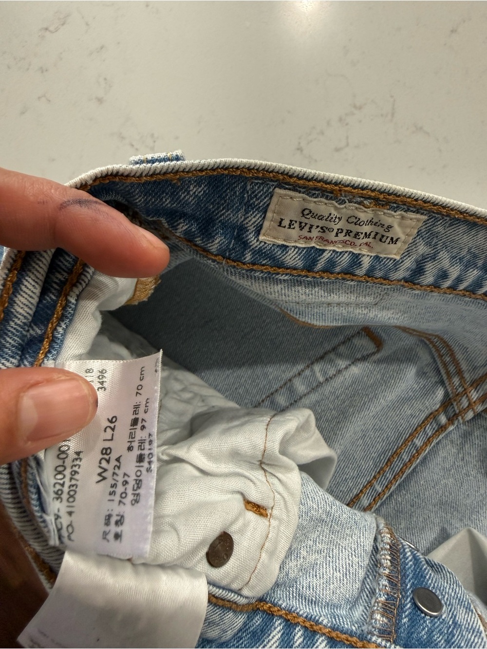 Levi's Premium Jeans; Light Wash High-Rise Straight Jeans - Light Blue. Size 28 - Picture 8 of 11